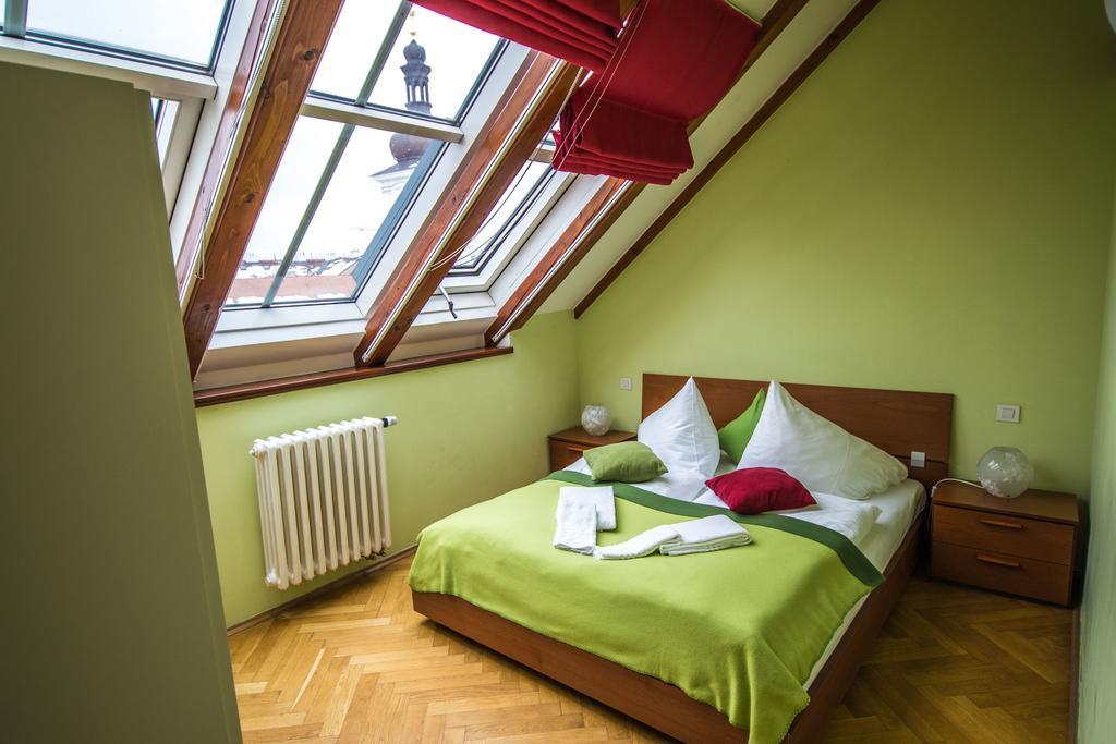 Ruterra Red Roofs View With Garage Apartment Prague Luaran gambar